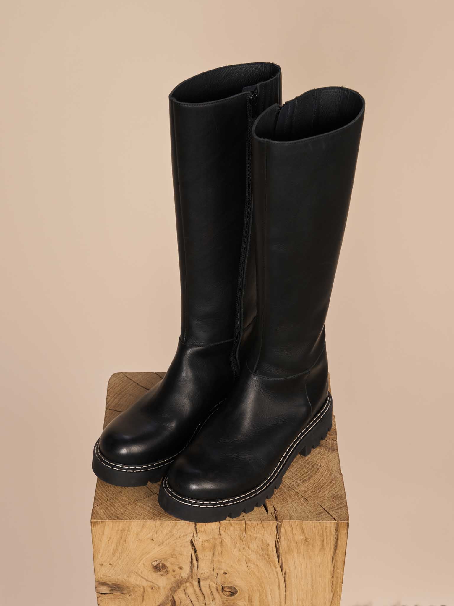 Modelshot / Black / Detail